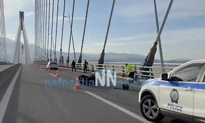 Τροχαίο με νεκρό στη γέφυρα Ρίου-Αντιρρίου - Νταλίκα συγκρούστηκε με μηχανάκι