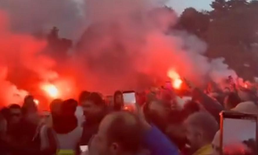 Τρέλα και αποθέωση στην αποστολή της ΑΕΚ στο ξενοδοχείο πριν το ματς με τον Asteras AKTOR