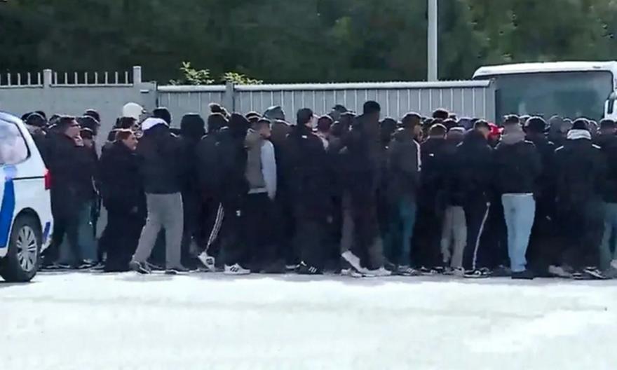 Πήγαν στο προπονητικό για να ζητήσουν εξηγήσεις 200 οπαδοί της Μπενφίκα - Τα είπαν με τον Μουρίνιο και τους αρχηγούς