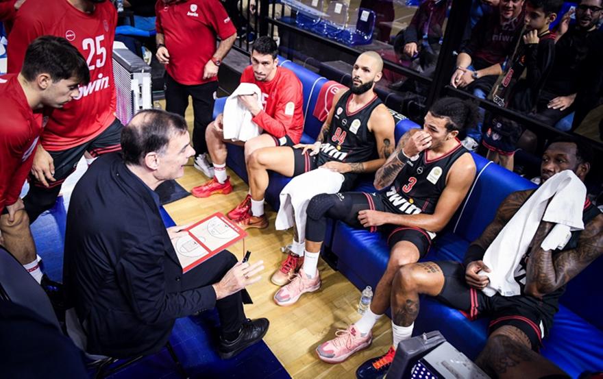 Μπαρτζώκας: «Πολύπλευρο ταλέντο ο Γουόρντ-Θα κάνει μαγνητική ο Τζόουνς»