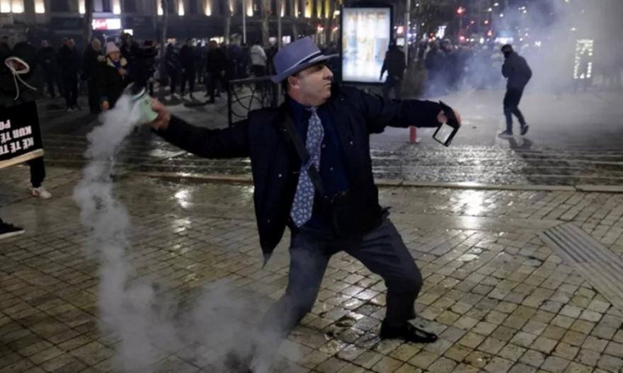 Αλβανία: Συγκρούσεις αστυνομικών με διαδηλωτές σε συγκέντρωση της αντιπολίτευσης