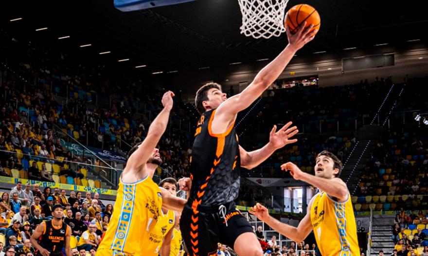 Η Βαλένθια έκαμψε την αντίσταση της Γκραν Κανάρια και παραμένει σε τροχιά κορυφής