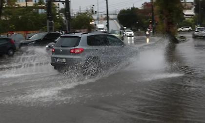 Καιρός: Ισχυρές καταιγίδες, θυελλώδεις άνεμοι και χιόνια στα ορεινά