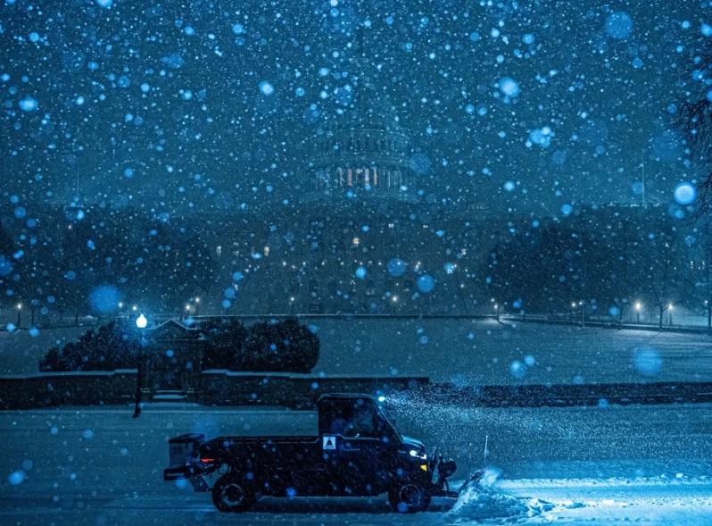 ΗΠΑ: Χωρίς ρεύμα πάνω από 300.000 νοικοκυριά εξαιτίας της σφοδρής κακοκαιρίας
