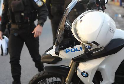 Γλυφάδα: Συνελήφθη 16χρονος μαθητής σε ΕΠΑΛ με 3 μαχαίρια και έναν κόφτη - Χειροπέδες και στον πατέρα του