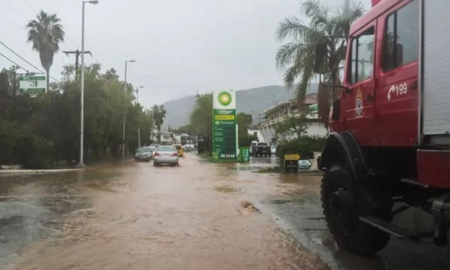 Σε «Red Code» η Κρήτη: Συναγερμός για επικίνδυνα καιρικά φαινόμενα και πλημμύρες