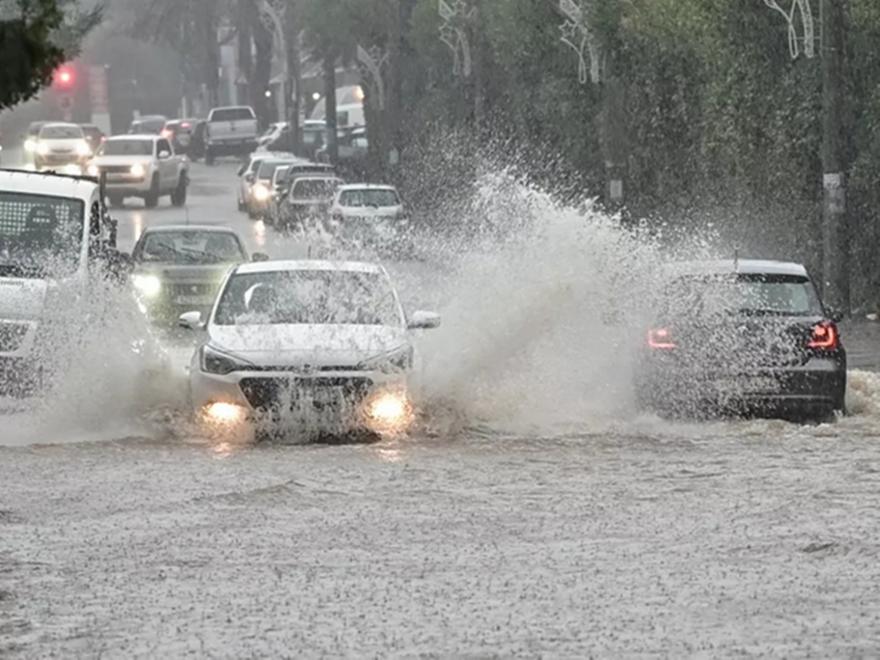 Διακοπή κυκλοφορίας στο ρέμα Βάρδα, από τα Σπάτα προς το Πικέρμι, λόγω κακοκαιρίας