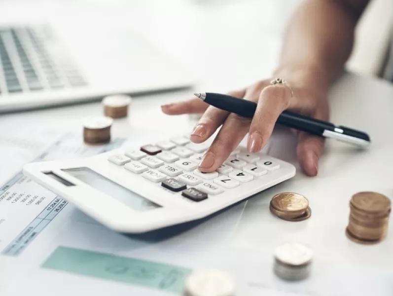 «Τριπλή» ενίσχυση στις αποδοχές – Προς αύξηση «έκπληξη» στον κατώτατο