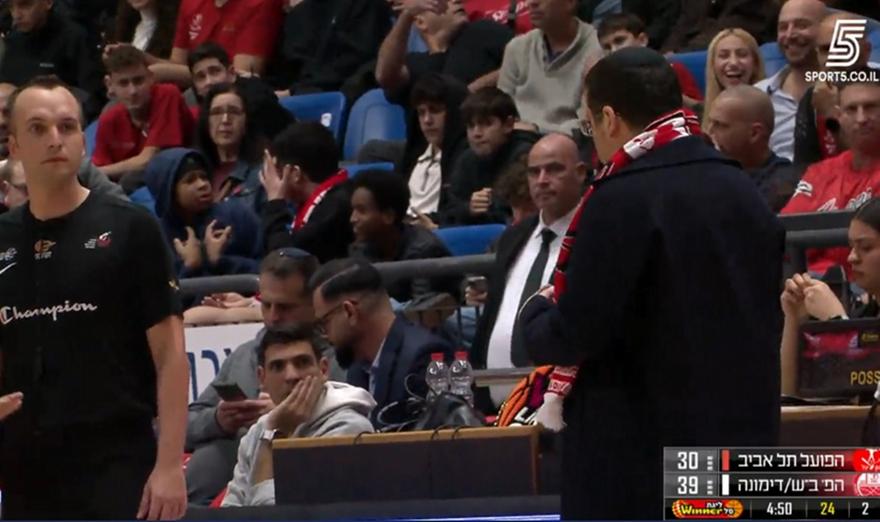 «Μπούκαρε» στο παρκέ για να διαμαρτυρηθεί στους διαιτητές ο ιδιοκτήτης της Χάποελ Τελ Αβίβ