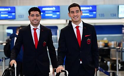 Ολυμπιακός: Έφτασε στο Άμστερνταμ και αποθεώθηκε η αποστολή