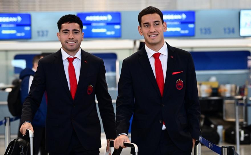 Ολυμπιακός: Έφτασε στο Άμστερνταμ και αποθεώθηκε η αποστολή