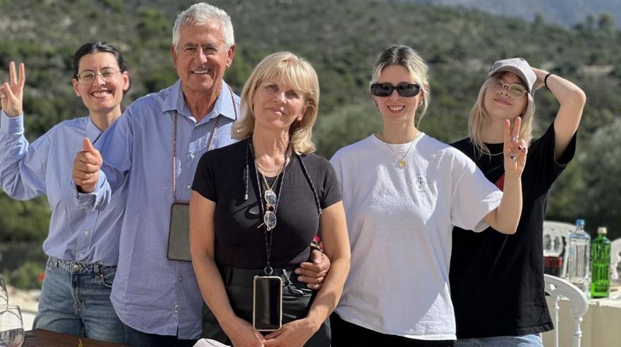 Οινοποιία Τσιμπίδη: Όταν ο μύθος του κρασιού της Μονεμβασιάς γίνεται οικογενειακή υπόθεση