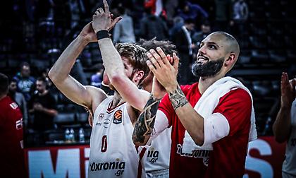 Ο Φουρνιέ έπαθε... πλάκα με την γκρι φανέλα του Ολυμπιακού: «Θα έπρεπε να την έχουμε και εμείς»!