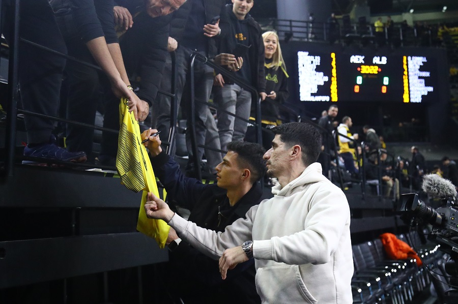 Αποθέωσε για την ποδοσφαιρική ΑΕΚ στα Λιόσια