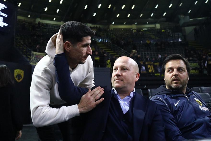 Αποθέωση για την ποδοσφαιρική ΑΕΚ στα Λιόσια