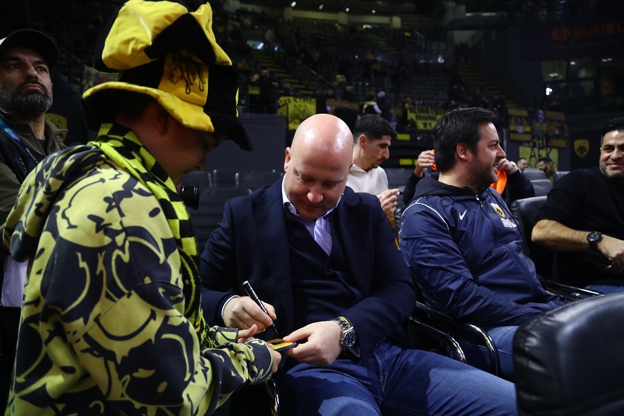 Αποθέωσε για την ποδοσφαιρική ΑΕΚ στα Λιόσια