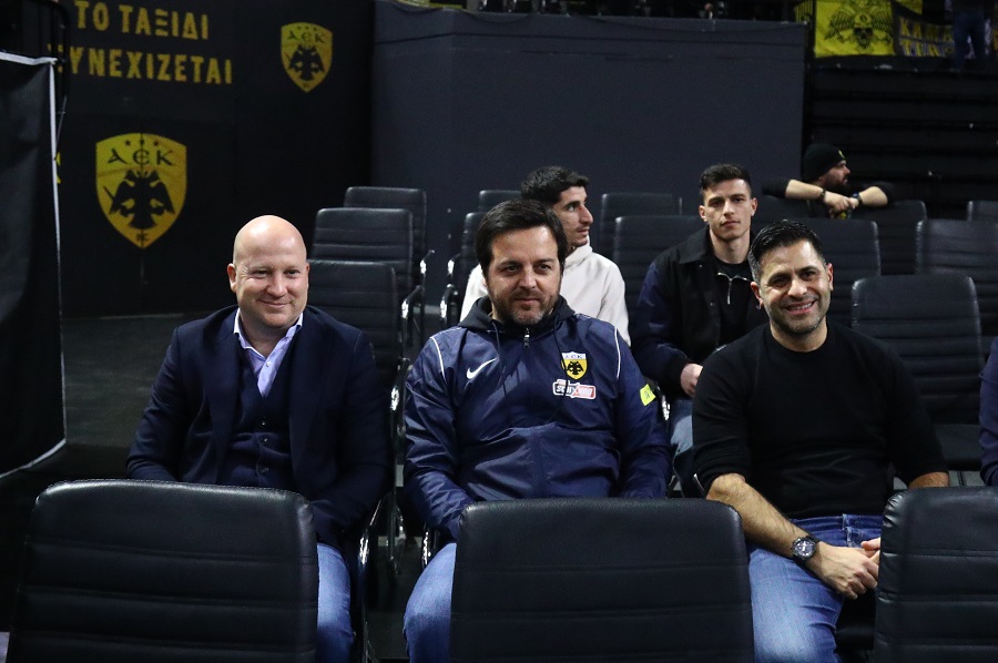 Αποθέωση για την ποδοσφαιρική ΑΕΚ στα Λιόσια