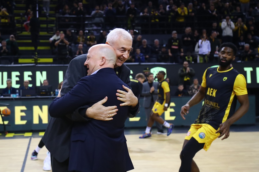 Αποθέωση για την ποδοσφαιρική ΑΕΚ στα Λιόσια