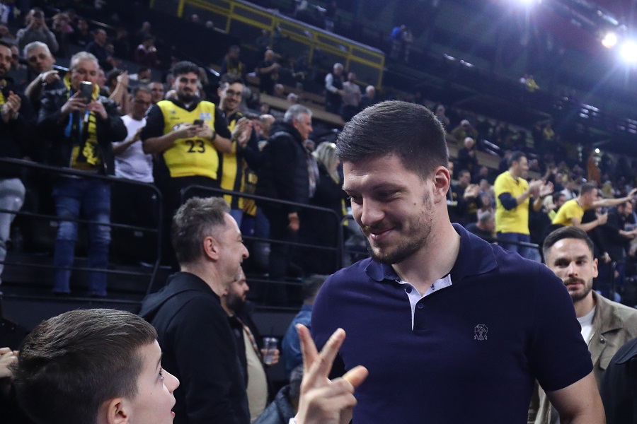 Αποθέωση για την ποδοσφαιρική ΑΕΚ στα Λιόσια