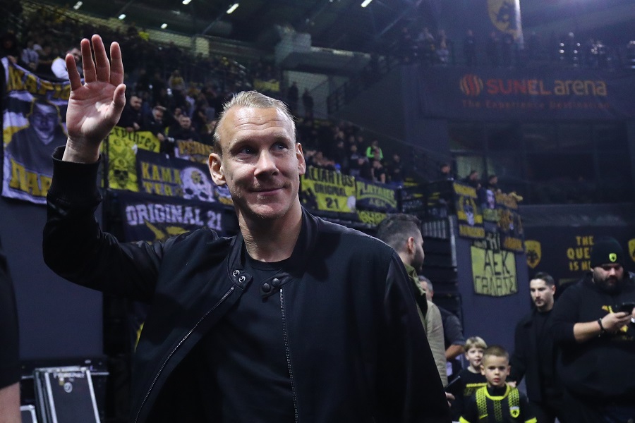 Αποθέωση για την ποδοσφαιρική ΑΕΚ στα Λιόσια