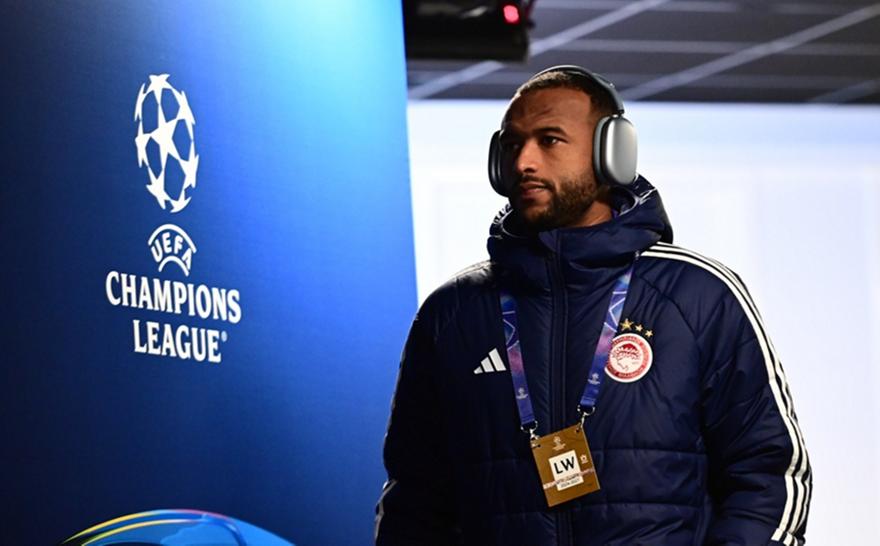 Έφτασε στη «Γιόχαν Κρόιφ Αρένα» η αποστολή του Ολυμπιακού (pics)