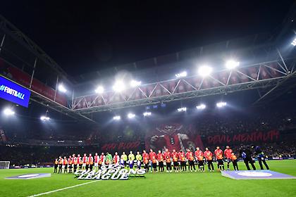 Άγιαξ-Ολυμπιακός: Η είσοδος των ομάδων και το εντυπωσιακό κορεό