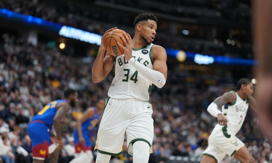 «Βόμβα» από Σαράνια: «Έτοιμος για ανταλλαγή ο Αντετοκούνμπο»!