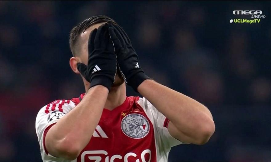 Μεγάλη χαμένη ευκαιρία του Άγιαξ με τον Γκλουκ να αστοχεί εξ επαφής