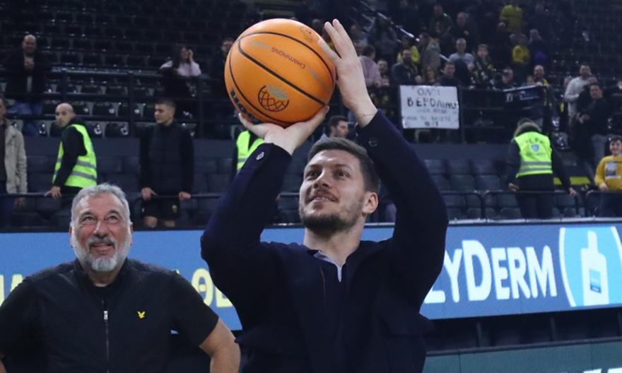 Ο Γιόβιτς βάρεσε σουτάκια στη Sunel Arena και αποθεώθηκε από τους φίλους της ΑΕΚ