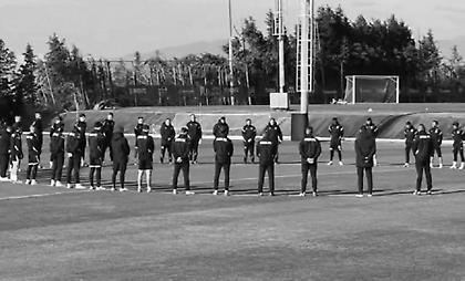 Η απόλυτη σιωπή στον ΠΑΟΚ: Τίμησαν τη μνήμη των αδικοχαμένων οπαδών πριν την προπόνηση