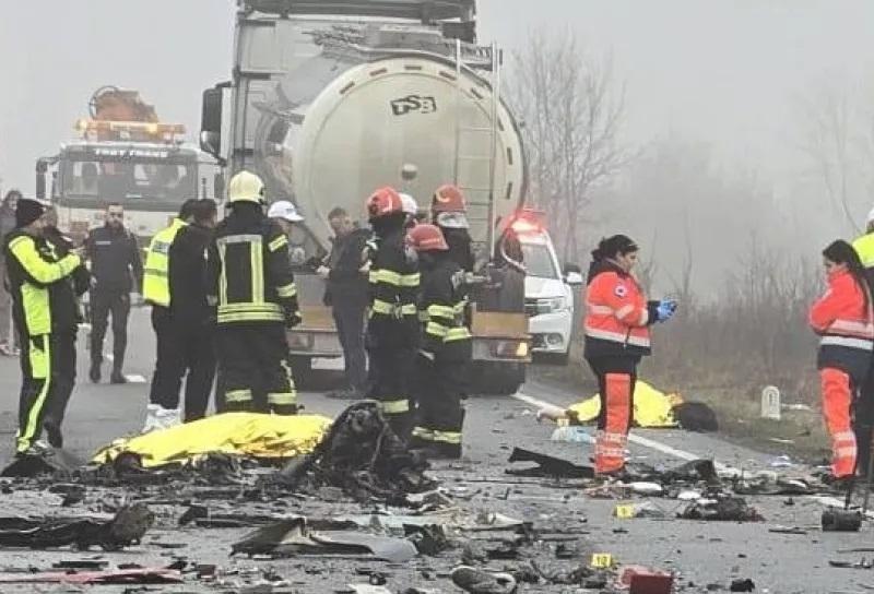 Δυστύχημα στη Ρουμανία: «Μπλόκαρε το τιμόνι κατά την προσπέραση» ανέφερε επιζών σε Έλληνα γιατρό