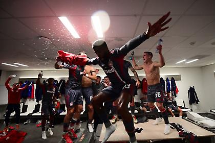 Ολυμπιακός: Ξέφρενοι πανηγυρισμοί στα αποδυτήρια για την πρόκριση στα playoffs του Champions League