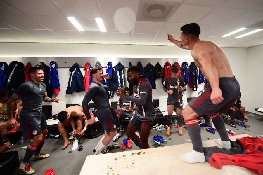 Ολυμπιακός: Ξέφρενοι πανηγυρισμοί στα αποδυτήρια