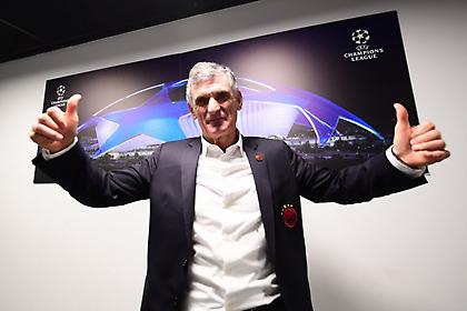 Το χαμόγελο του Μεντιλίμπαρ στα αποδυτήρια μετά τον άθλο του Ολυμπιακού