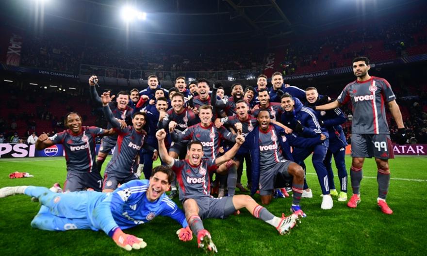 Η ΚΑΕ Ολυμπιακός συνεχάρη το ποδοσφαιρικό τμήμα για την πρόκριση στα play offs του Champions League