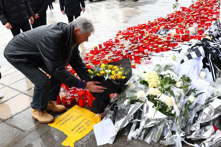 Θύματα ΠΑΟΚ:Αντιπροσωπεία του μπασκετικού Άρη άφησε λουλούδια στην Τούμπα