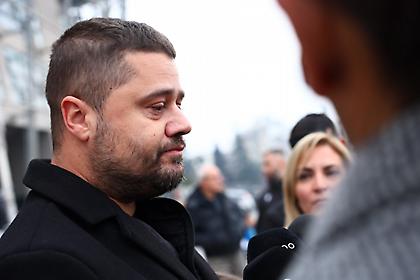 Δάκρυσε ο Μάκης Γκαγκάτσης έξω από την Τούμπα για τους αδικοχαμένους φίλους του ΠΑΟΚ