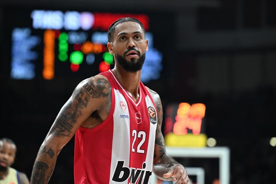 Ανησυχία για Ντόρσεϊ: Έφυγε κουτσαίνοντας για τα αποδυτήρια του Ολυμπιακού