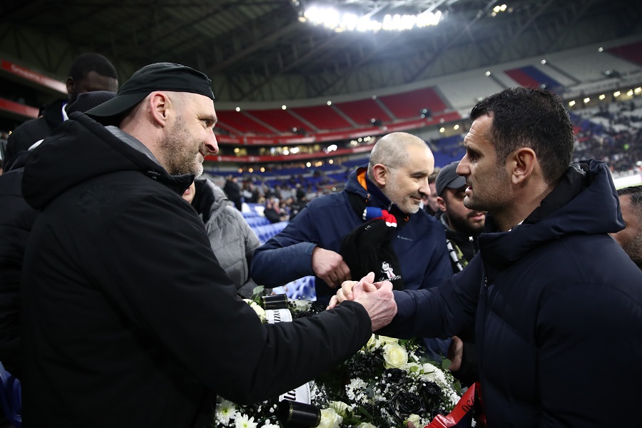 ΠΑΟΚ: Οι οπαδοί της Λιόν έδωσαν στεφάνι στη μνήμη των αδικοχαμένων οπαδών