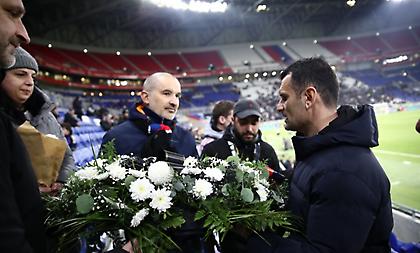 Οι οπαδοί της Λιόν έδωσαν στεφάνι στον ΠΑΟΚ, στη μνήμη των αδικοχαμένων οπαδών του