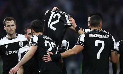 Σκόραρε στη Λιόν και δεν πανηγύρισε ο Γιακουμάκης - Η αφιέρωση των παικτών του ΠΑΟΚ στους αδικοχαμένους οπαδούς