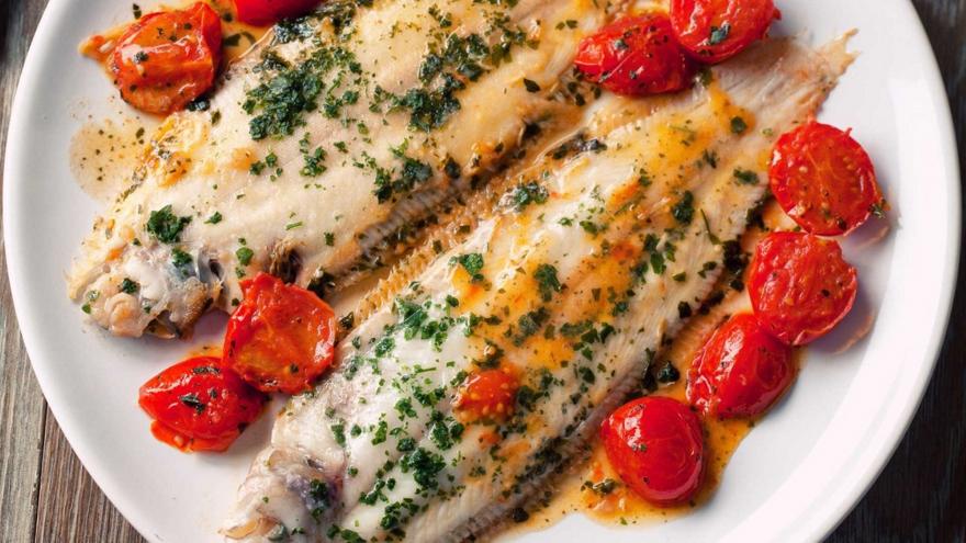 Γλώσσες κρασάτες με ντοματίνια