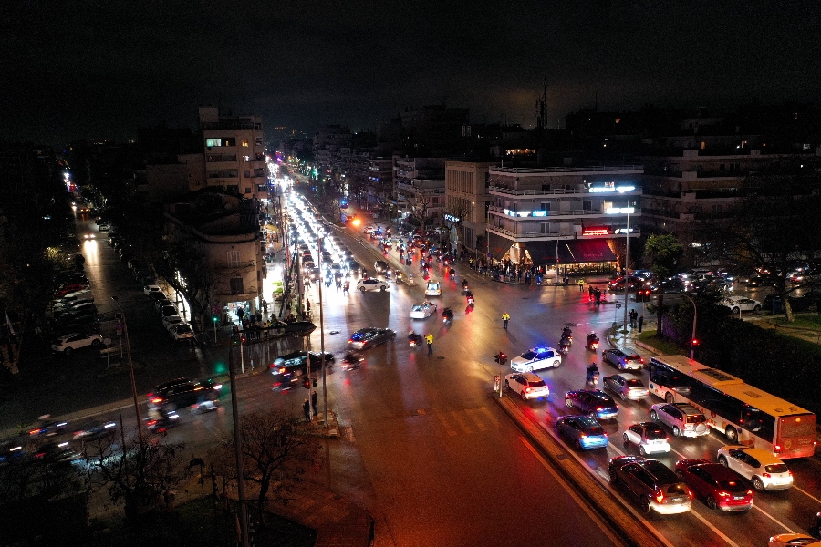 ΠΑΟΚ: Σπαρακτικές εικόνες στην Τούμπα - Μαζική παρουσία κόσμου για τα επτά «αετόπουλα»