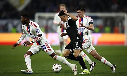 Πάλεψε μέχρι τέλους με δέκα παίκτες ο ΠΑΟΚ, λύγισε στο φινάλε από τη Λιόν