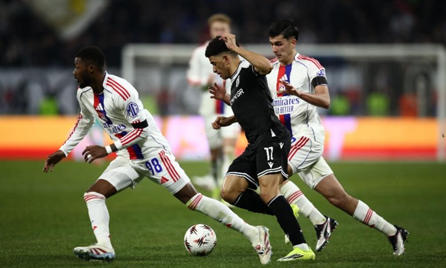 Πάλεψε μέχρι τέλους με δέκα παίκτες ο ΠΑΟΚ, λύγισε στο φινάλε από τη Λιόν