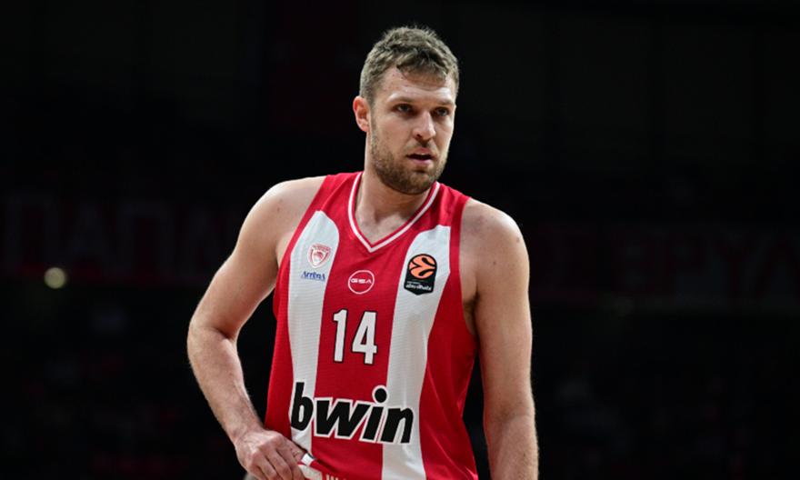 Ποινή μίας αγωνιστικής και πρόστιμο στον Βεζένκοφ για το επεισόδιο με τον Πετρόπουλο