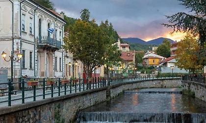 Καιρός: Βροχές και καταιγίδες στα δυτικά, πρόσκαιρα χιόνια στα ορεινά