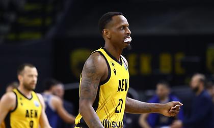 Με Μπράουν και Νάναλι η αποστολή της ΑΕΚ για το ματς με τον Κολοσσό - Εκτός ο Κουζμίνσκας