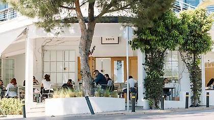 Sofi’s Eatery: Κατεβήκαμε για healthy brunch σε ένα από τα πιο φωτεινά στέκια της Βουλιαγμένης