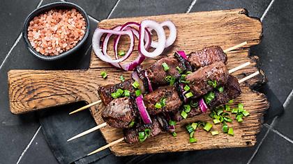 Μοσχαρίσια σουβλάκια με μαρινάδα ακτινίδιο